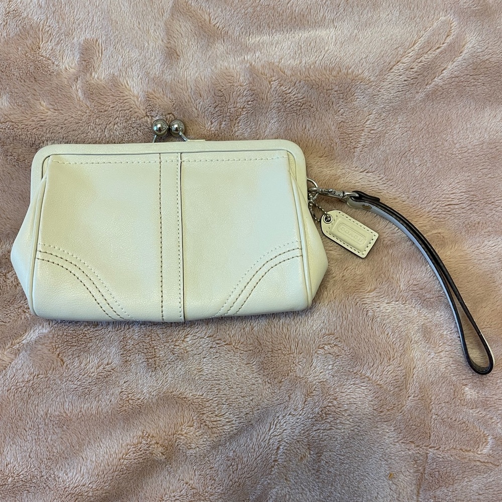 Vintage Y2K Coach SOHO Kiss Lock Leather Wristlet